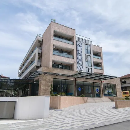 Отель Cinema 4*