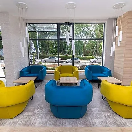 Hotel Cinema 4*