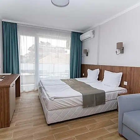 Cinema Hotel 4*